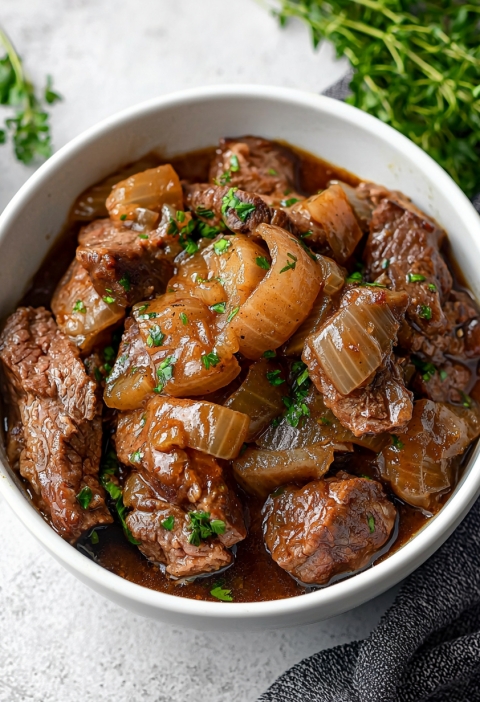 Slow Cooker Steak with Onion Soup Mix: An Easy and Delicious Recipe