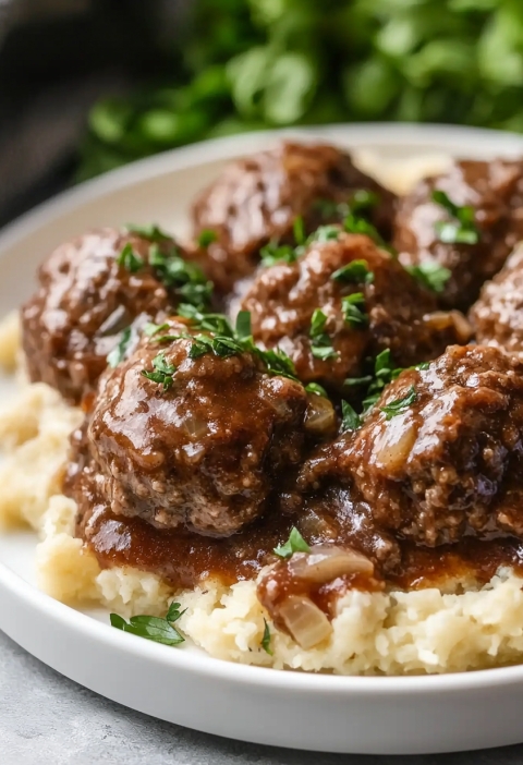 Slow Cooker Salisbury Steak Meatballs: A Comfort Food Classic Made Easy