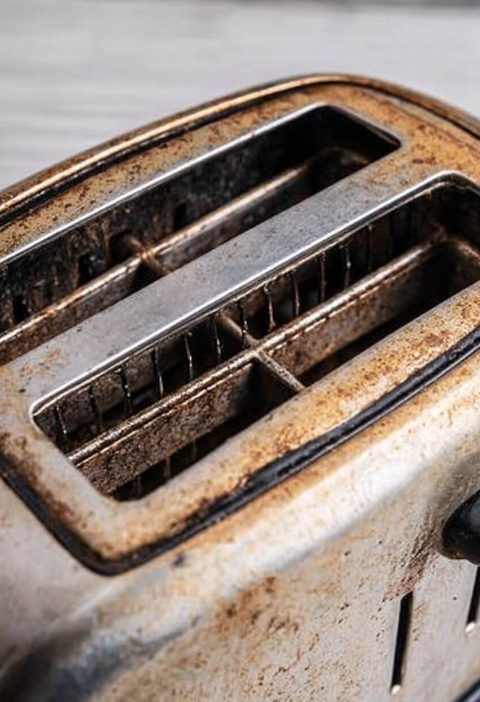 Nana’s Lazy Girl Trick for Cleaning a Greasy Toaster (No Scrubbing Required)