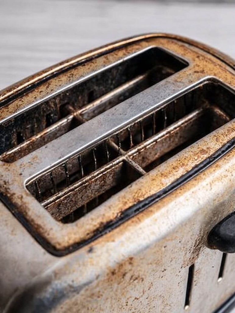 Nana’s Lazy Girl Trick for Cleaning a Greasy Toaster (No Scrubbing Required)
