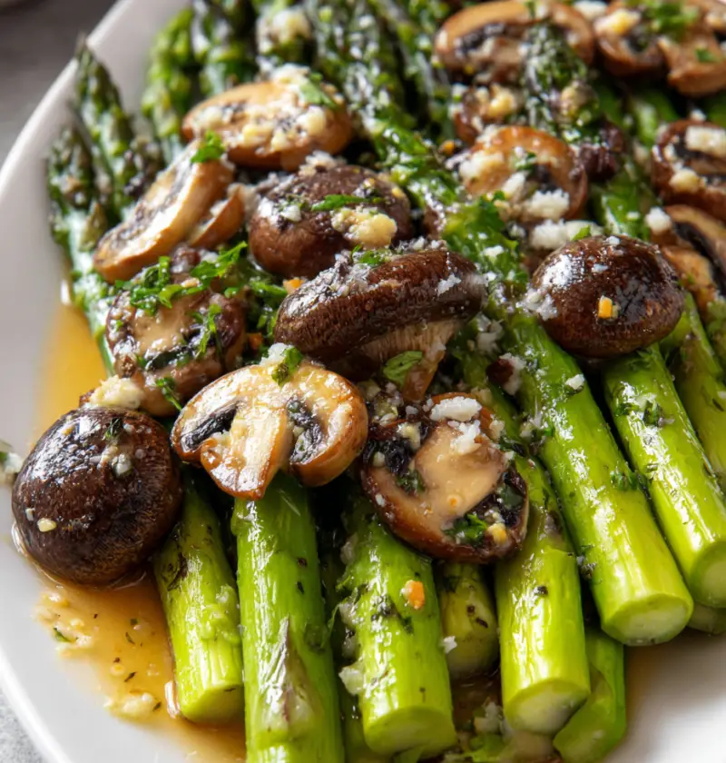 Slow Cooker Butter Garlic Asparagus and Mushrooms