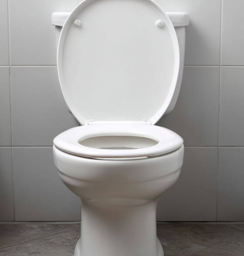 The Clever Trick Hiding in Your Kitchen: Why Lemon Juice Belongs in Your Toilet Tank