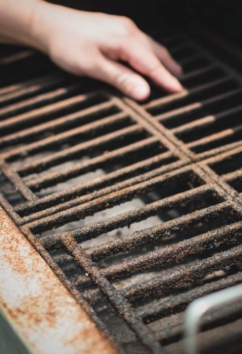 Quick & Easy Grill Cleaning Hack Using Foil (No Chemicals Needed)
