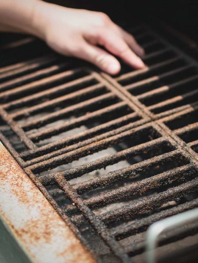 Quick & Easy Grill Cleaning Hack Using Foil (No Chemicals Needed)