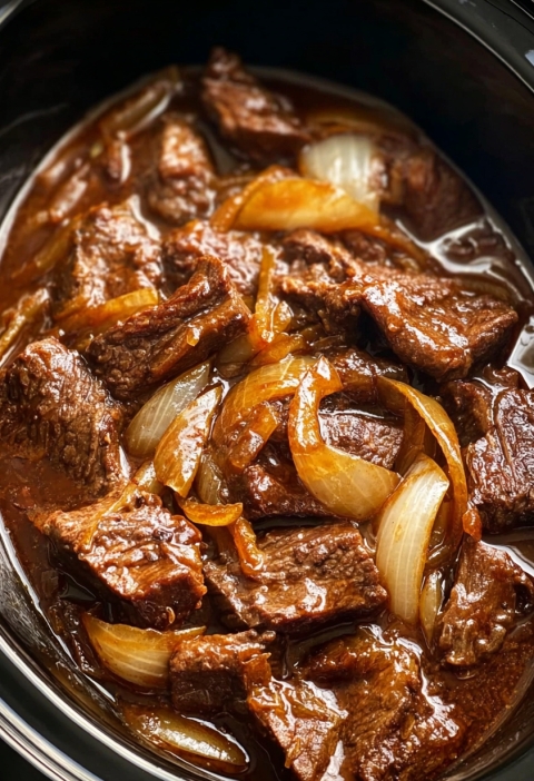 Slow Cooker French Onion Pot Roast: A Cozy Classic With a French Twist