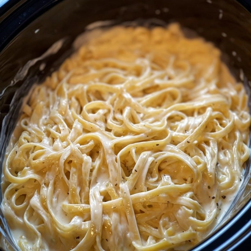 Slow Cooker Creamy Alfredo Pasta