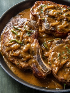 Tender Southern Smothered Pork Chops – Just Like Sunday at Mama’s