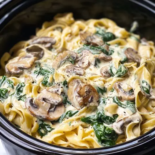 Slow Cooker Spinach and Mushroom Pasta Alfredo