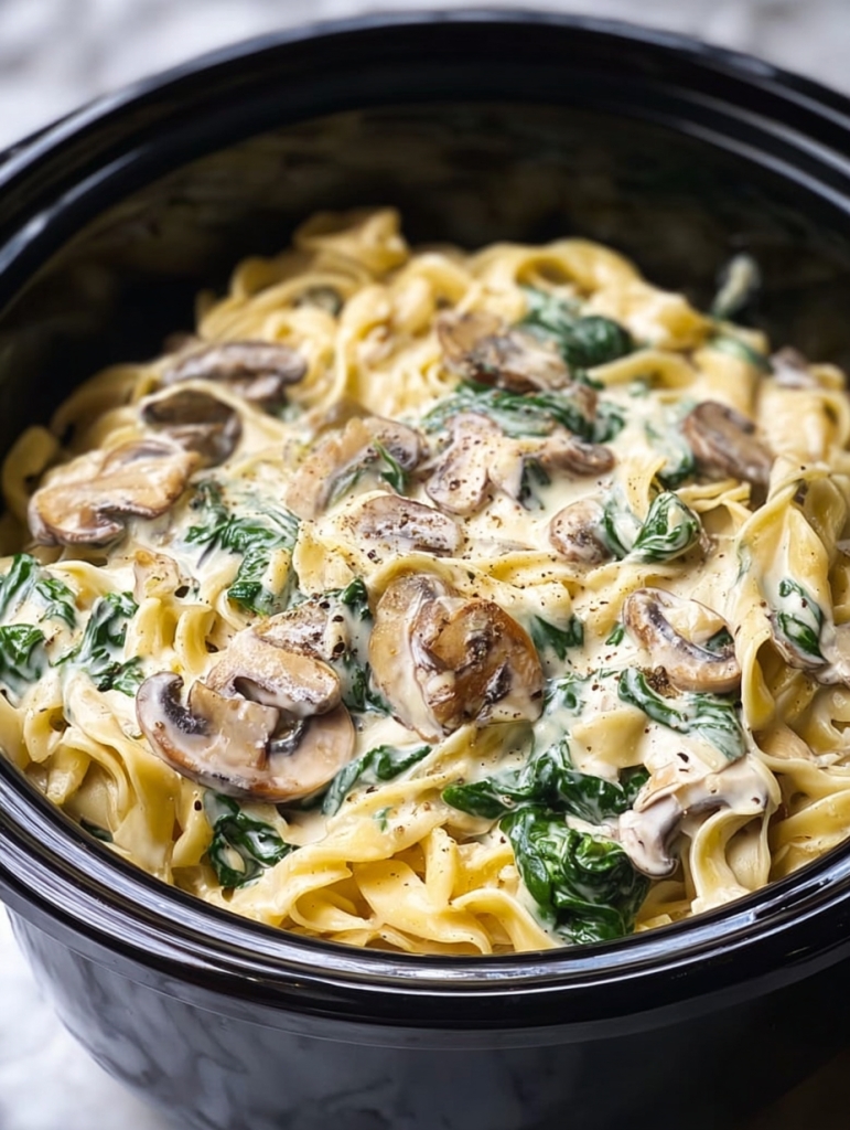 Slow Cooker Spinach and Mushroom Pasta Alfredo