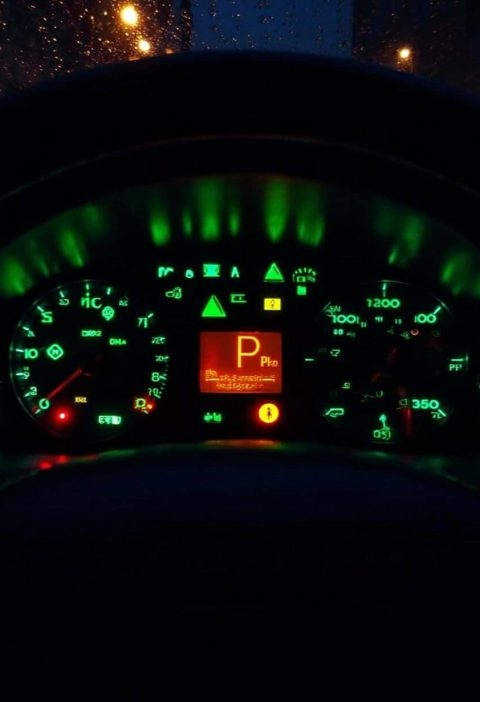 That Green Light Isn’t What You Think — What Car Lights Really Mean