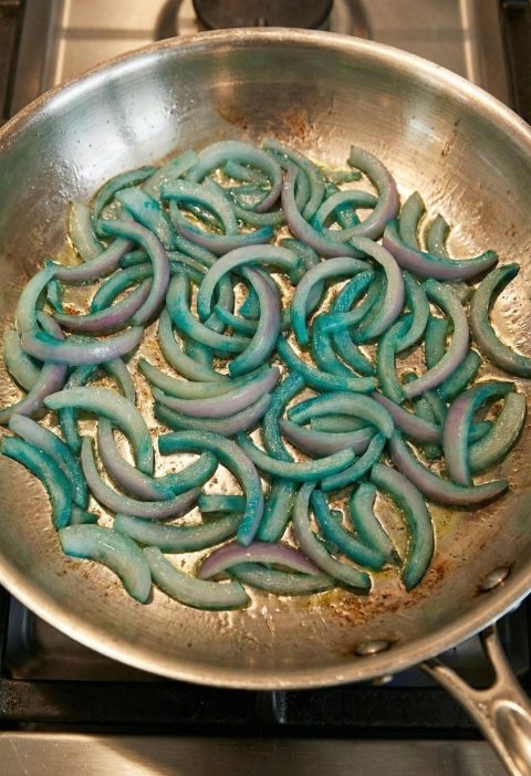 Why Did My Onions Turn Blue-Green? A Calm Cook’s Guide to a Surprising Kitchen Moment