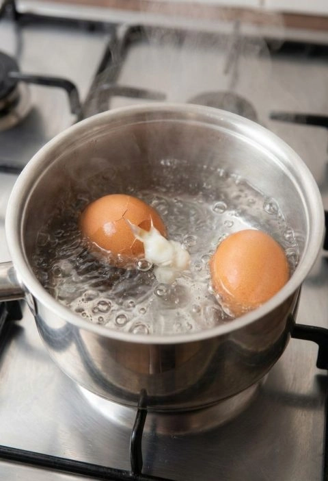 How to Boil Eggs Without Cracking Them (Because Nobody Likes Egg Soup)