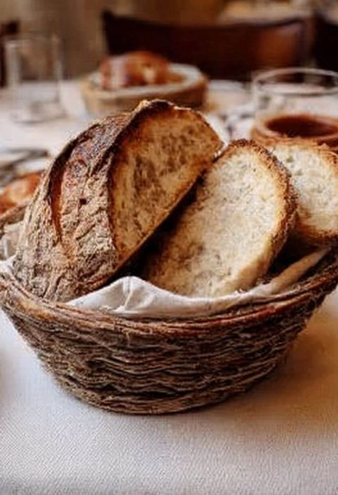 My Mom Keeps Bread on the Counter… But How Long Is That Actually Safe?