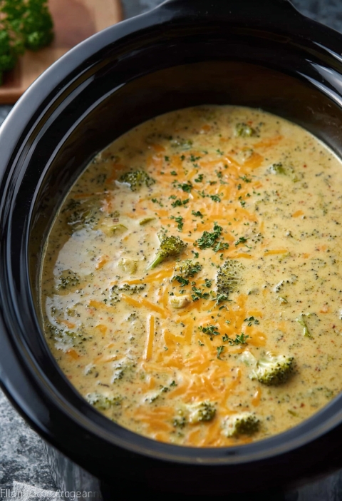 Slow Cooker Cheesy Broccoli Soup