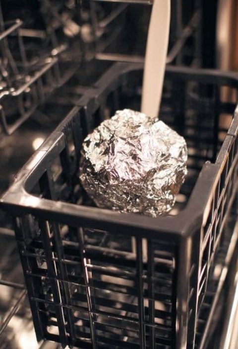 Your Silverware Is Dull. A Ball of Foil Fixes It.