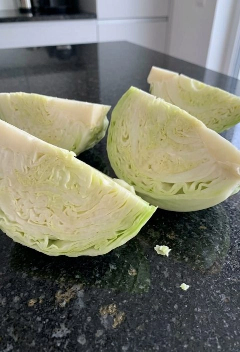 I Froze a Whole Head of Cabbage Instead of Boiling It… and Honestly, I Wasn’t Expecting This