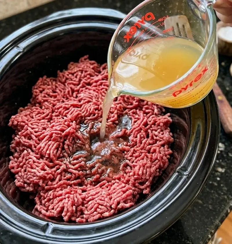 Slow Cooker 5-Ingredient Amish Cheeseburger Soup