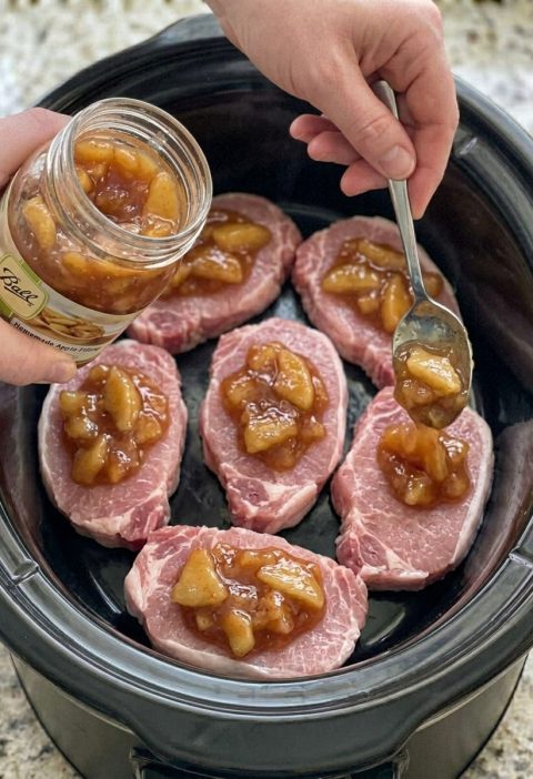 Slow Cooker 5-Ingredient Apple Pie Pork Chops