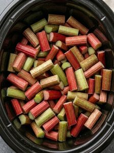 4-Ingredient Amish Rhubarb Crunch