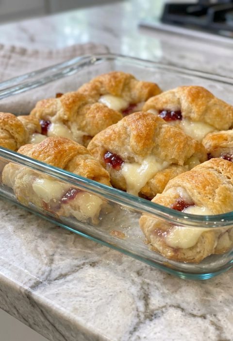 Oven Baked 3-Ingredient Crescent Brie Bites