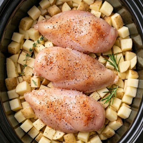 5-ingredient slow cooker chicken and potatoes