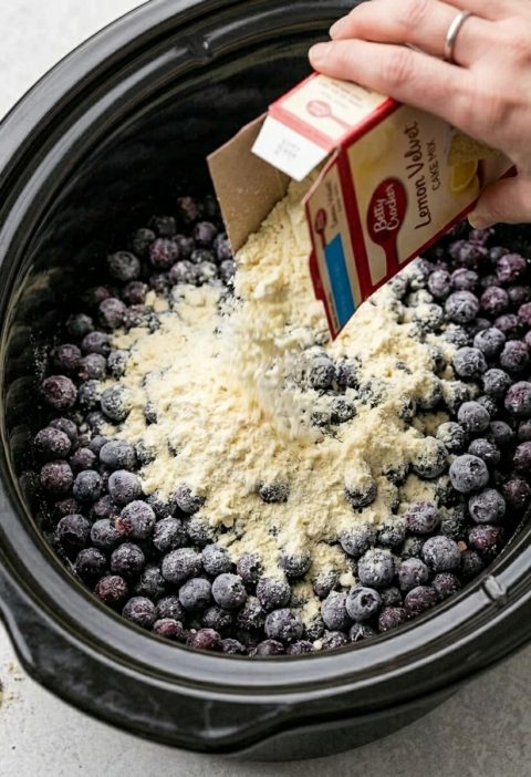Slow Cooker 4-Ingredient Lemon Blueberry Dump Cake