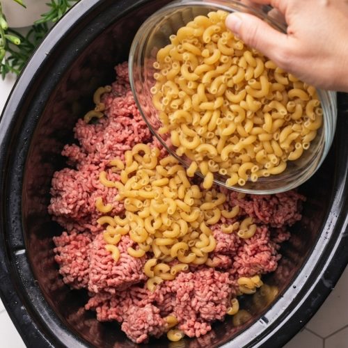 Slow Cooker 6-Ingredient Beef and Macaroni