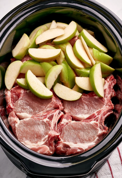 4-Ingredient Slow Cooker Pork Chops and Apples