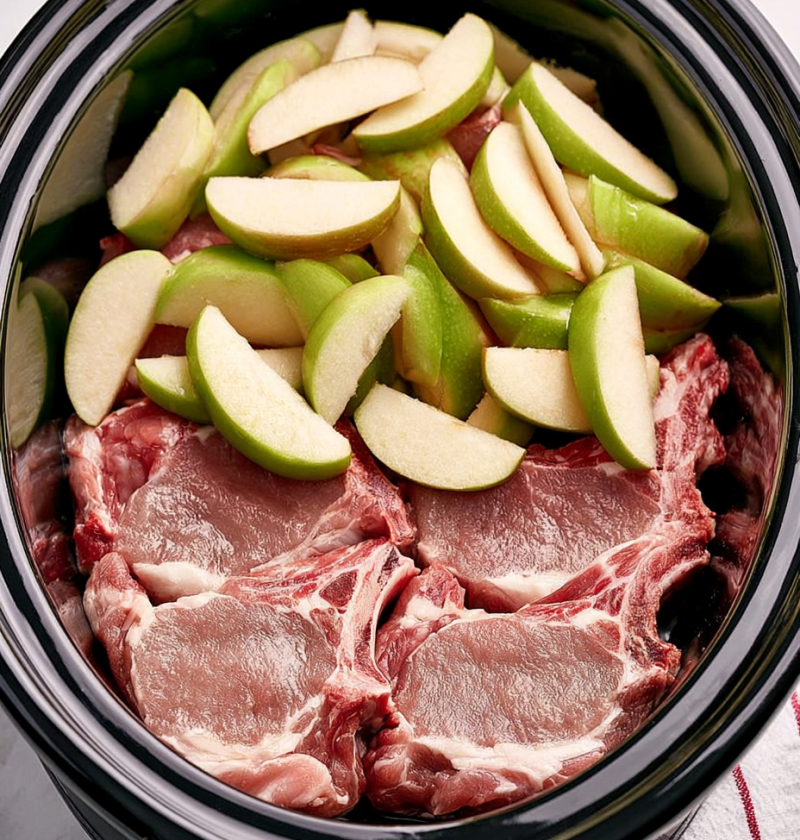 4-Ingredient Slow Cooker Pork Chops and Apples