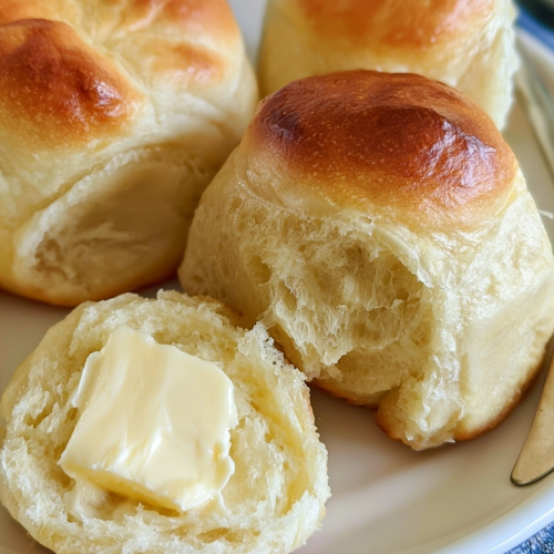 Modernized Old-Fashioned Yeast Rolls