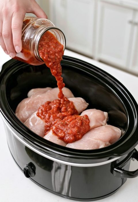 Slow Cooker 6-Ingredient Chicken Parmesan-Style