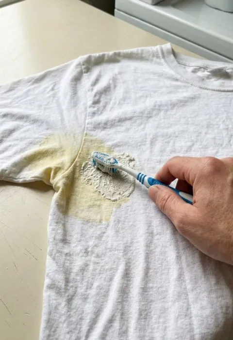 Treating a yellow sweat stain on a white shirt