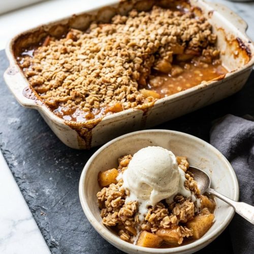 Old-fashioned apple crisp with vanilla ice cream
